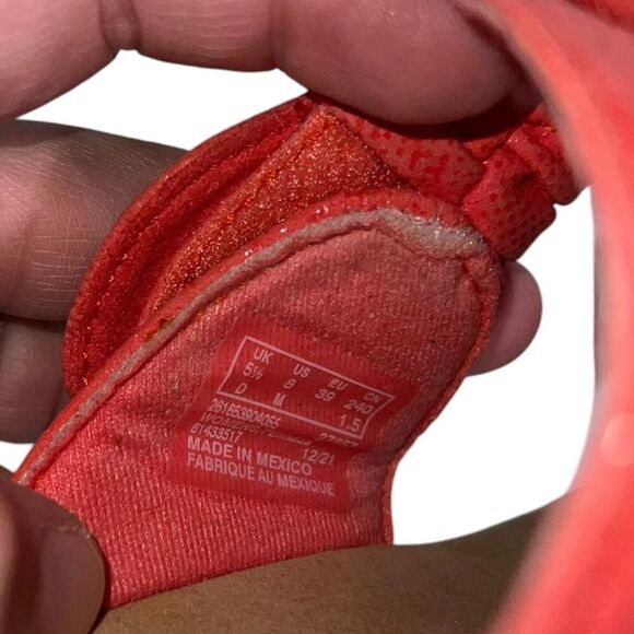 Clark’s Collection Coral Flip Flops - Size 8 - Picture 6 of 7